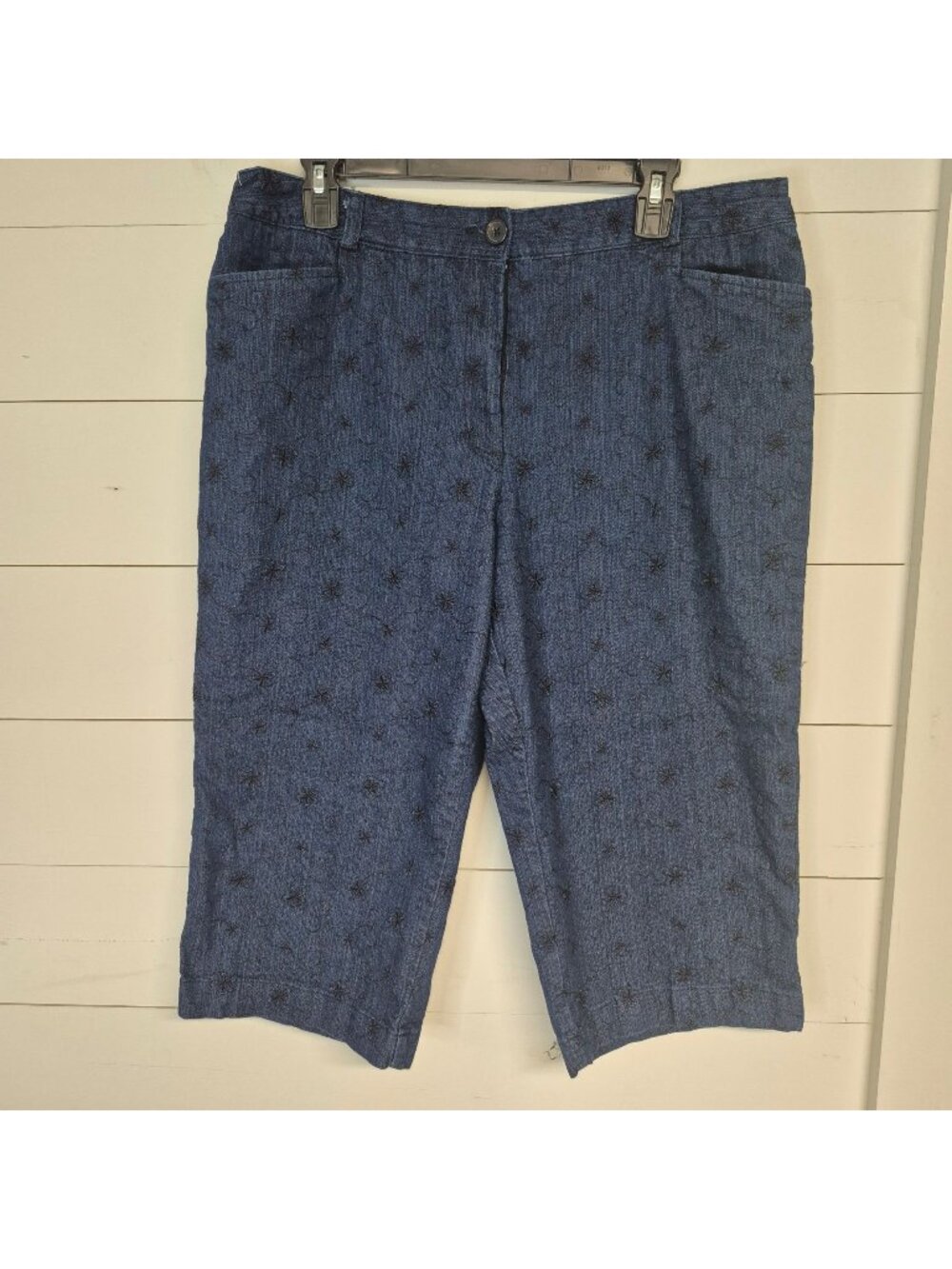 White Stag Women's Dark Denim Capri Pants Size 16 With Star Embroidery